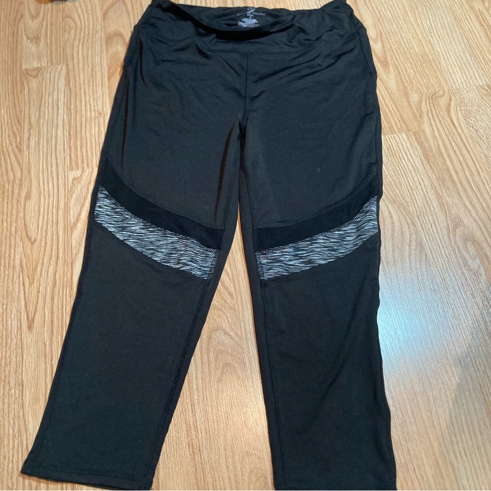 Adrienne Vittadini sport Capri leggings large